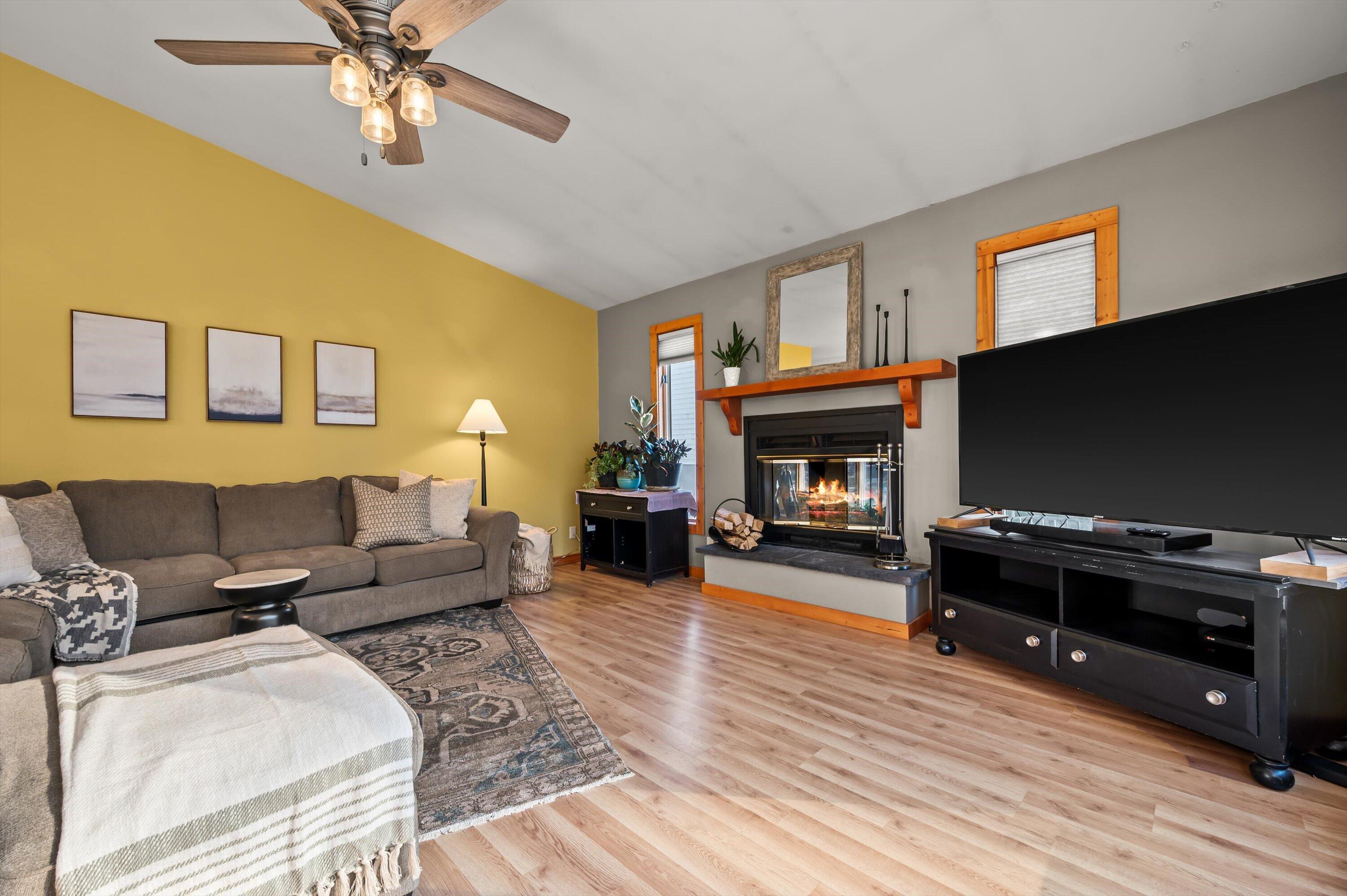 1130 Green Tree Road West Bend, WI 53090 - Photo 9 of 47 Living Room