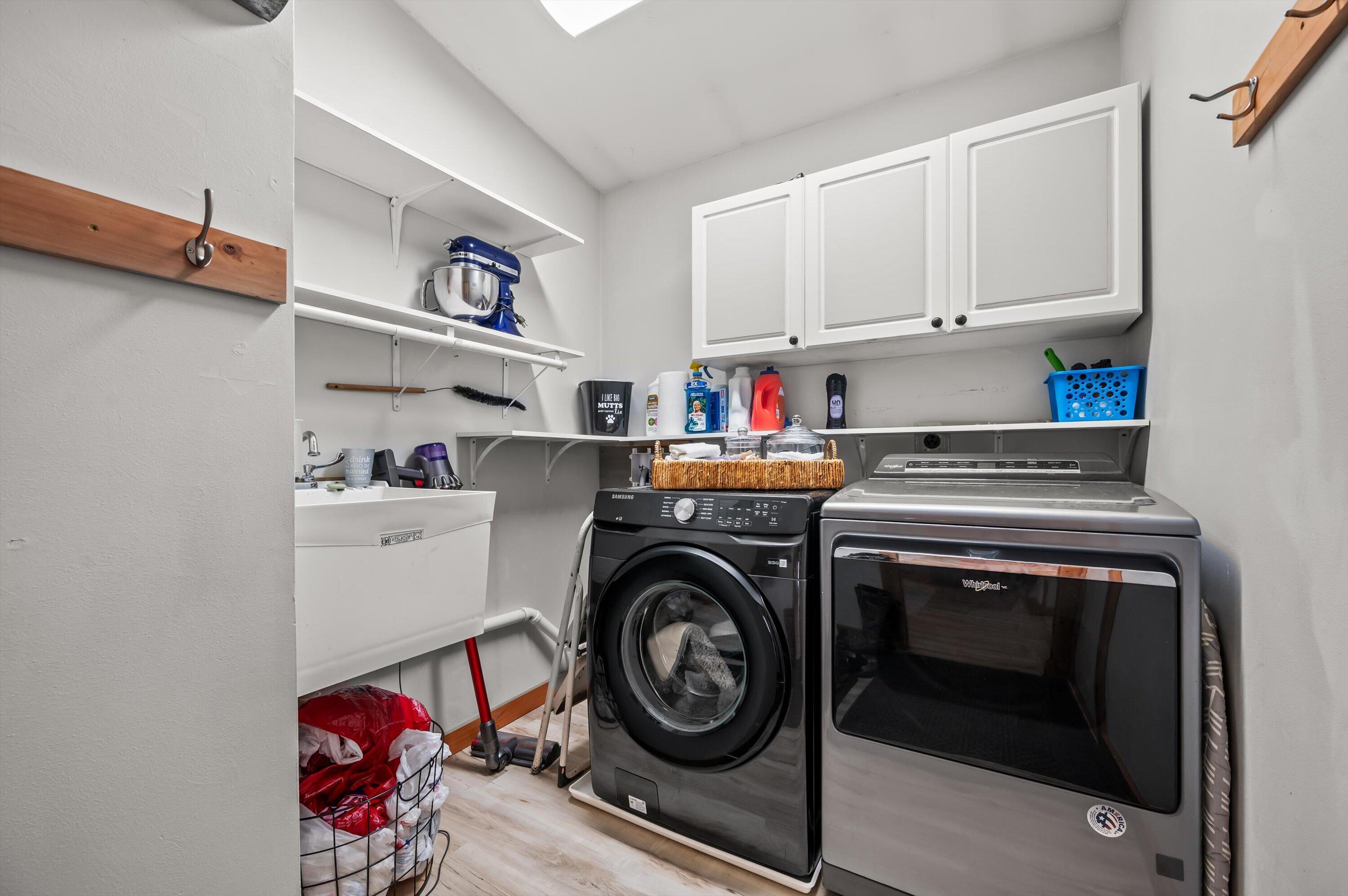 1130 Green Tree Road West Bend, WI 53090 - Photo 20 of 47 Laundry