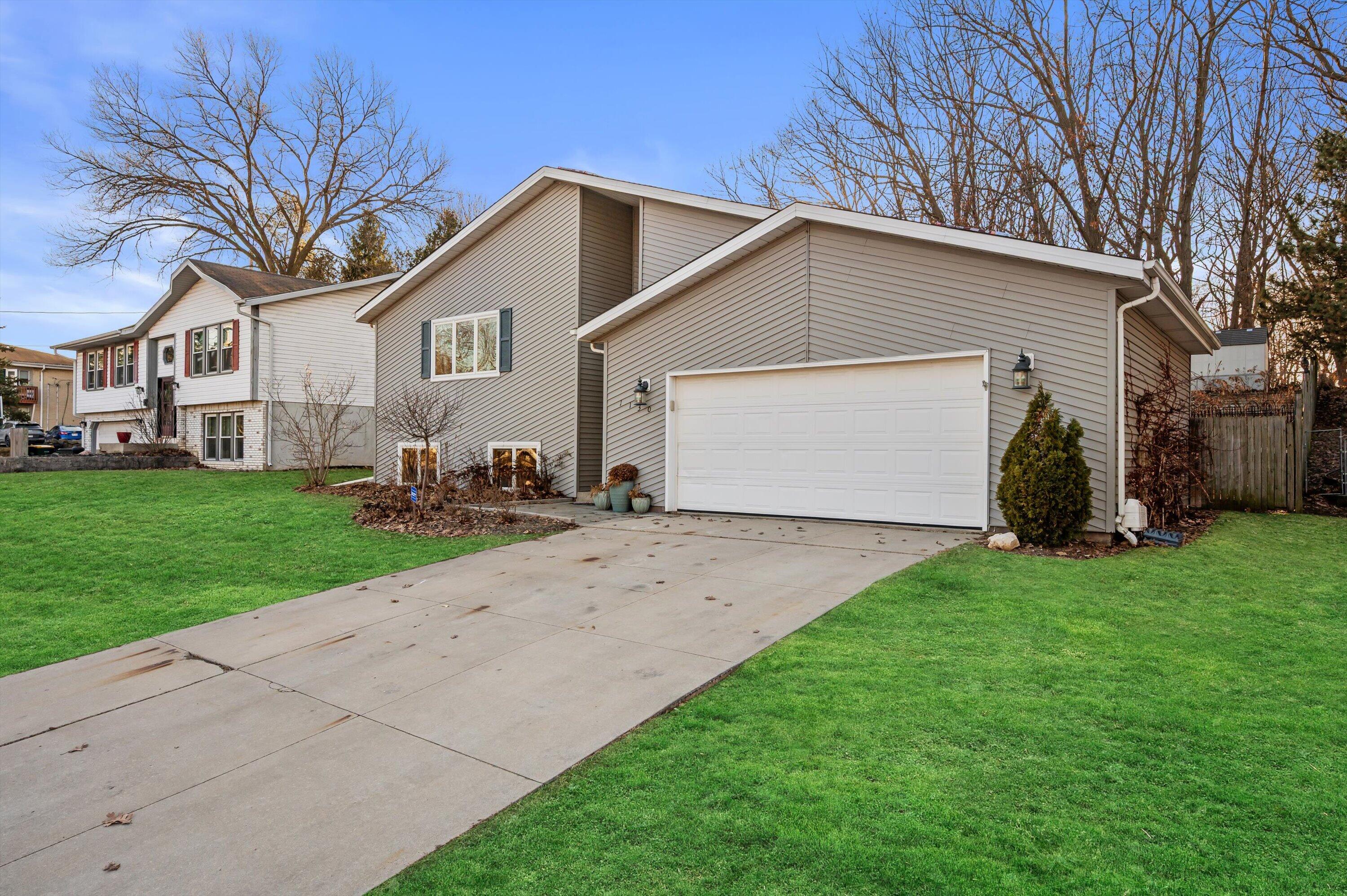 1130 Green Tree Road West Bend, WI 53090 - Photo 30 of 47 Virtual stage green in grass