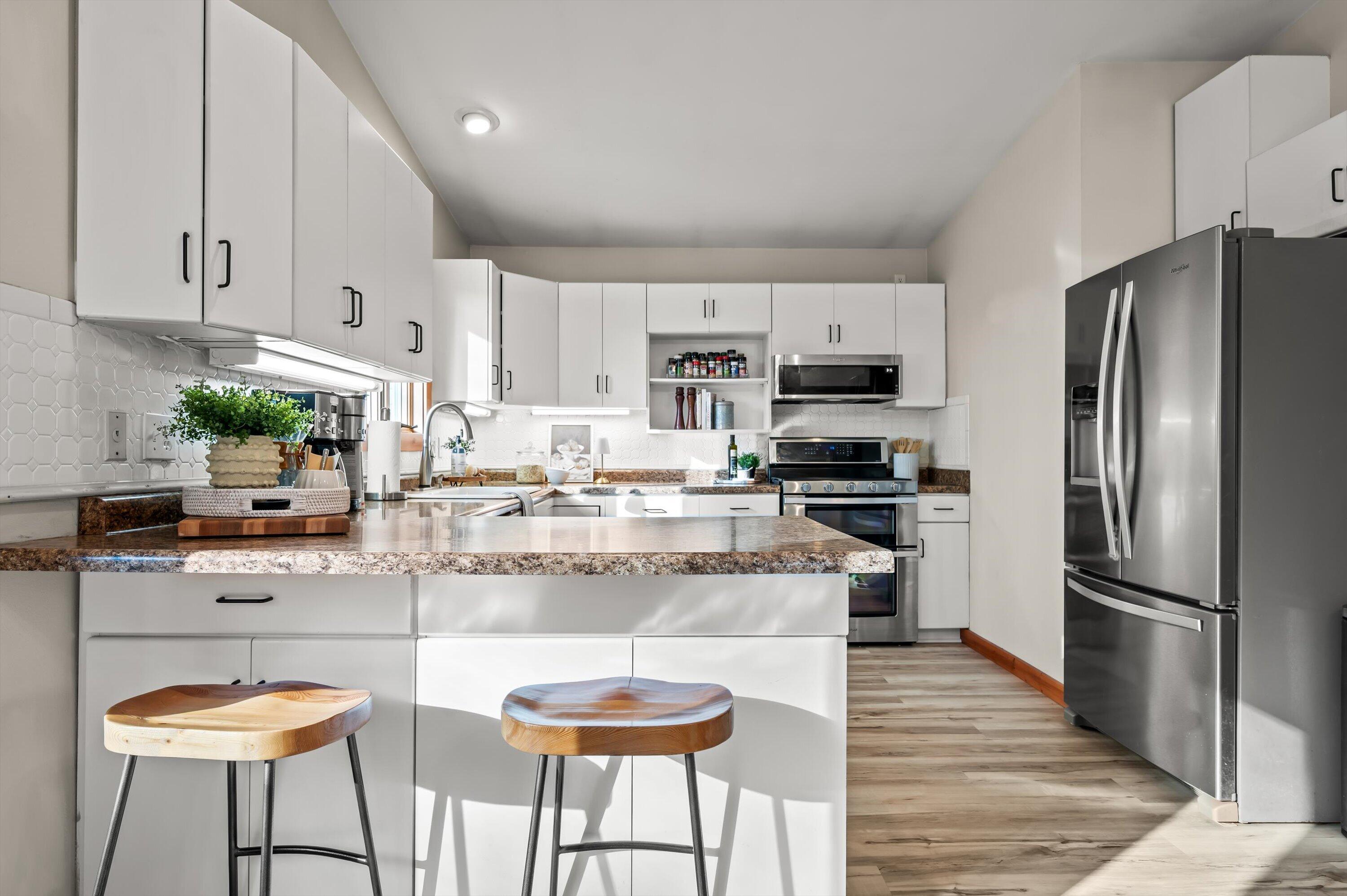 1130 Green Tree Road West Bend, WI 53090 - Photo 6 of 47 Kitchen