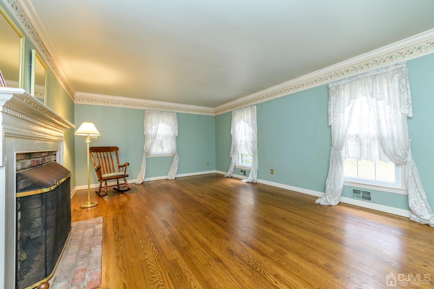 17 Brookside Road Millstone Township, NJ 08510 - Photo 5 of 40 Gallery Image 5