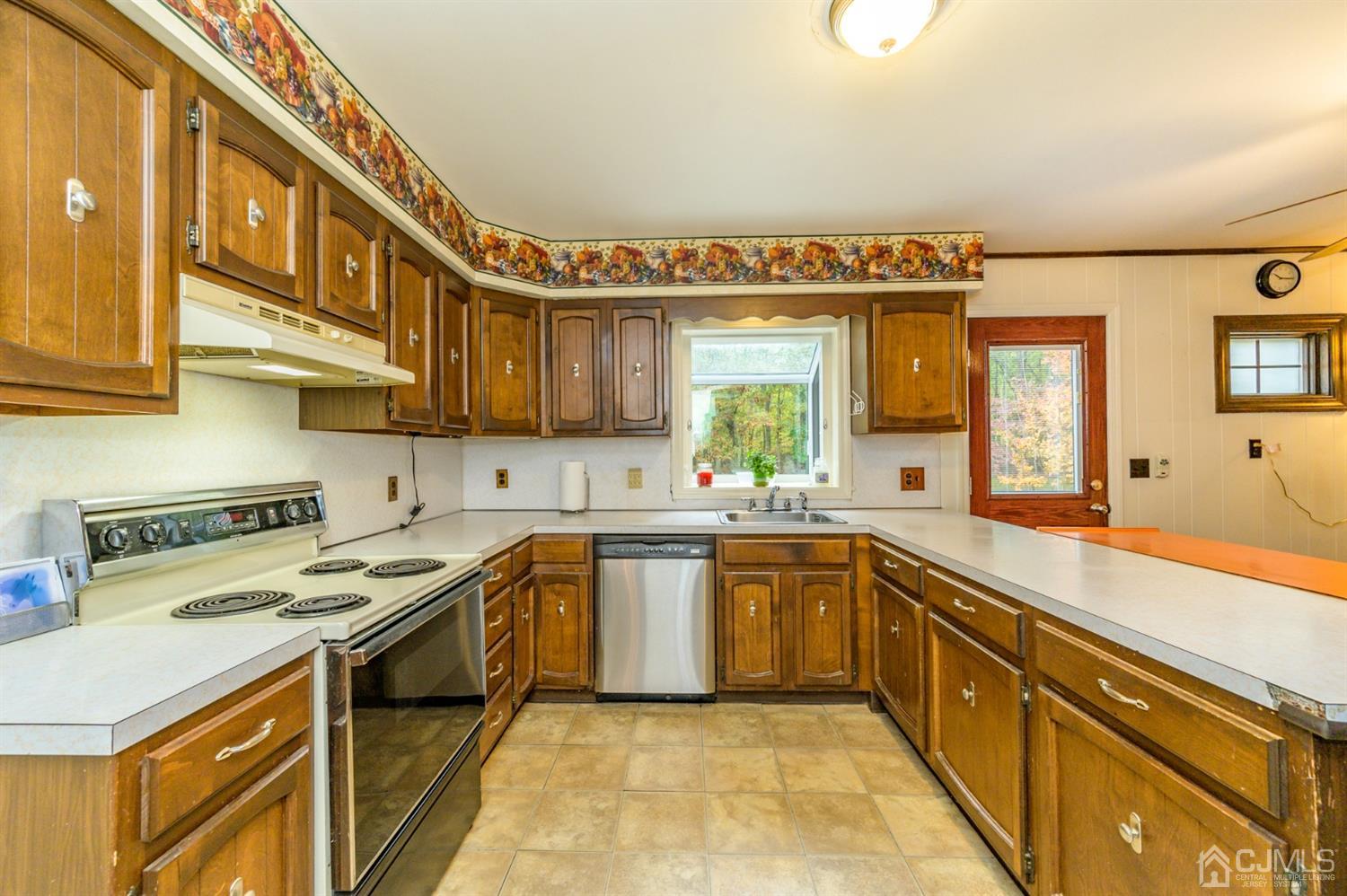 17 Brookside Road Millstone Township, NJ 08510 - Photo 10 of 40 Gallery Image 10