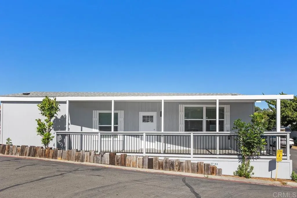 1638 Calavo Road, Unit 43 Fallbrook, CA 92028 - Photo 3 of 29 Large deck