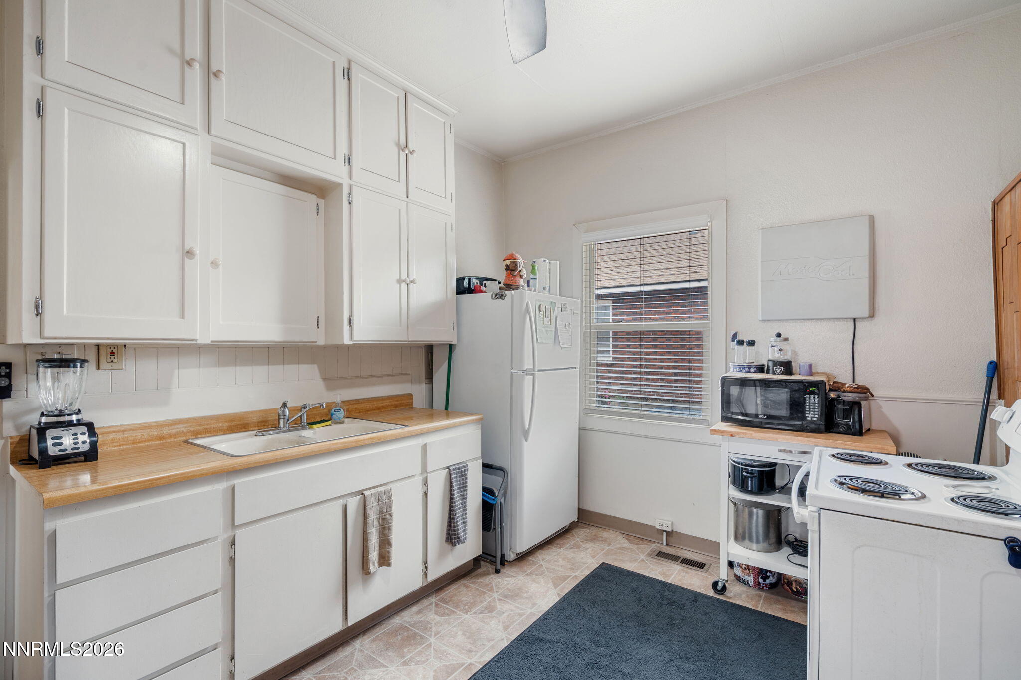 128 Keystone Avenue Reno, NV 89503 - Photo 9 of 32 11-web-or-mls-DSC07365