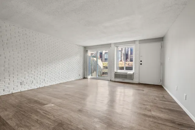 $1,895 | 100 State Street, North Haven, CT 06473