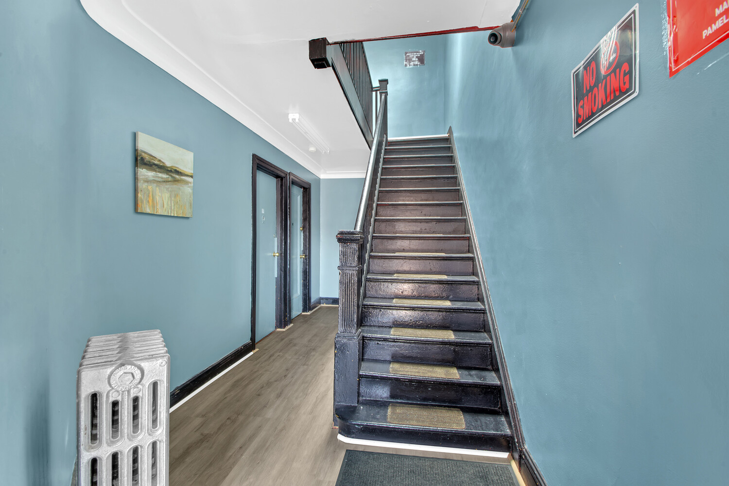 95-07 Cresskill Place Queens, NY 11435 - Photo 31 of 40 a view of entryway