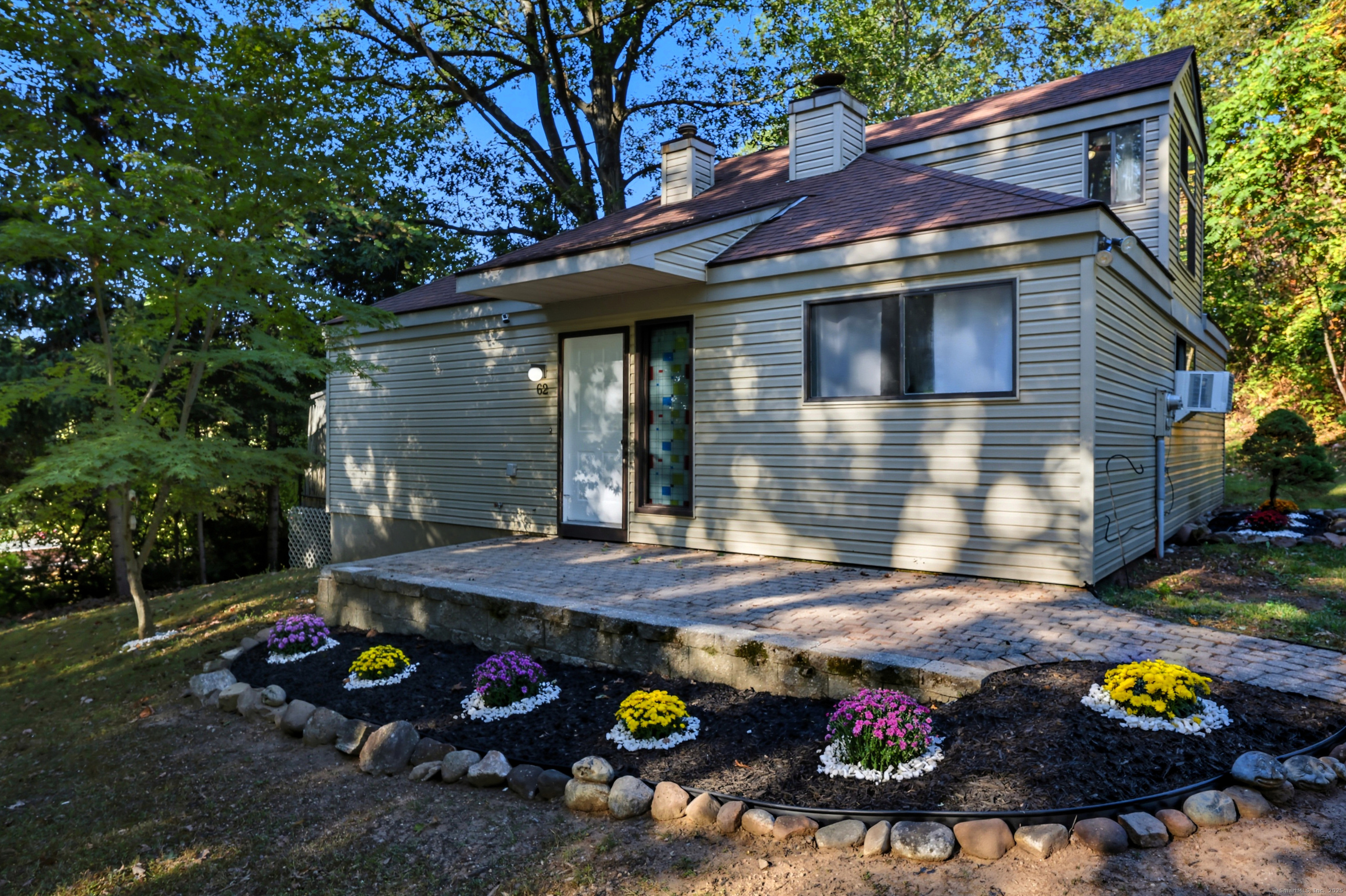 62 Chatham Lane Bristol, CT 06010 - Photo 4 of 37