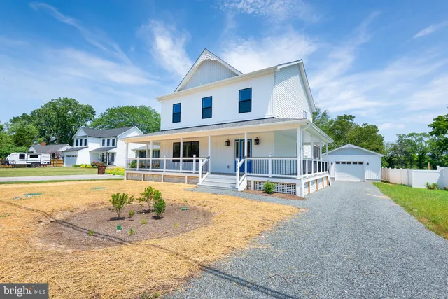 a view of a house with swimming pool and a yard