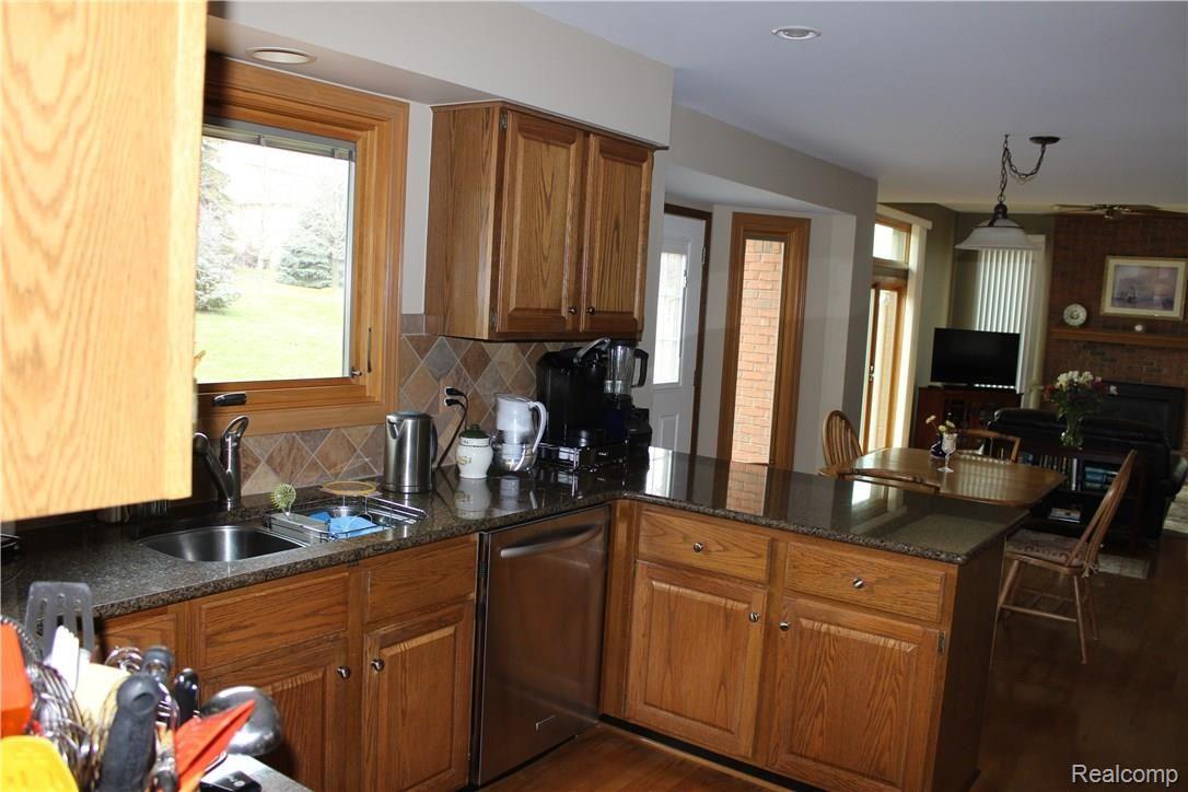 1099 Grandview Drive Rochester, MI 48306 - Photo 17 of 33 IMG_1170.JPG