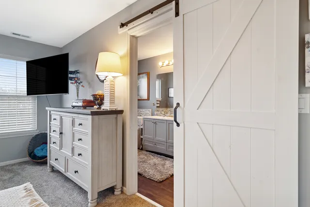 $400,000 | 782 West Misty Drive, Palatine, IL 60074