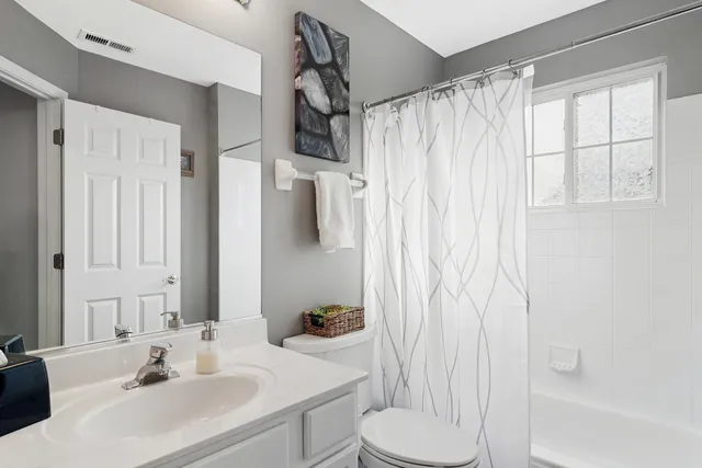 $400,000 | 782 West Misty Drive, Palatine, IL 60074