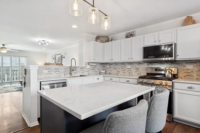 $400,000 | 782 West Misty Drive, Palatine, IL 60074