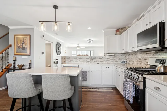 $400,000 | 782 West Misty Drive, Palatine, IL 60074