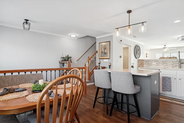 $400,000 | 782 West Misty Drive, Palatine, IL 60074