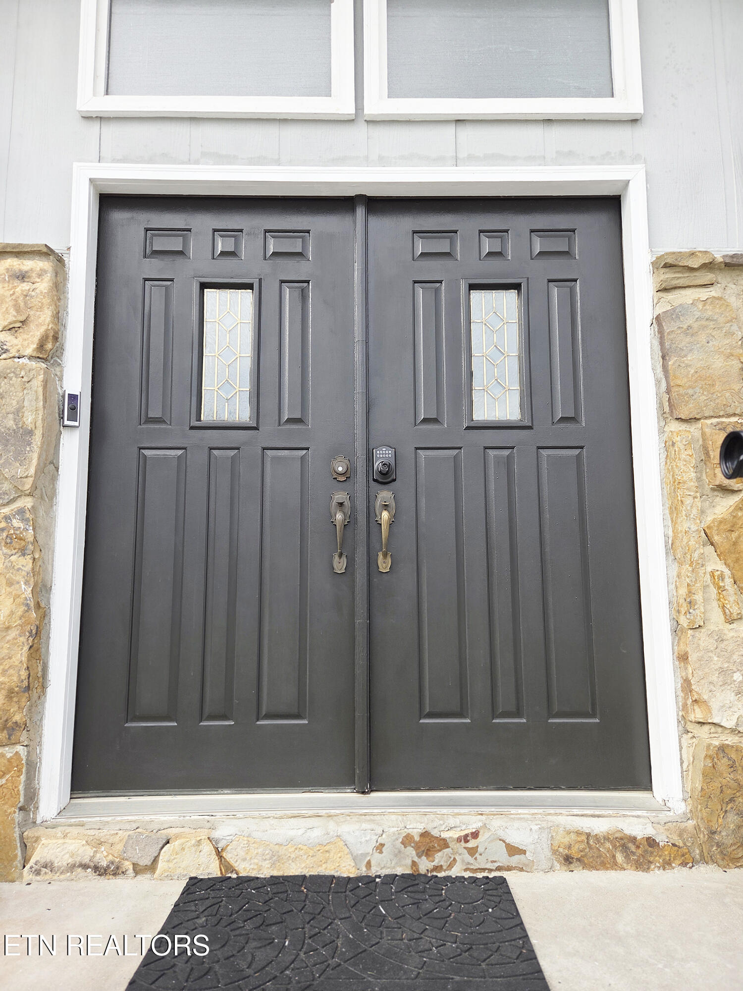 7315 Cornwall Road Knoxville, TN 37931 - Photo 9 of 32 front door v