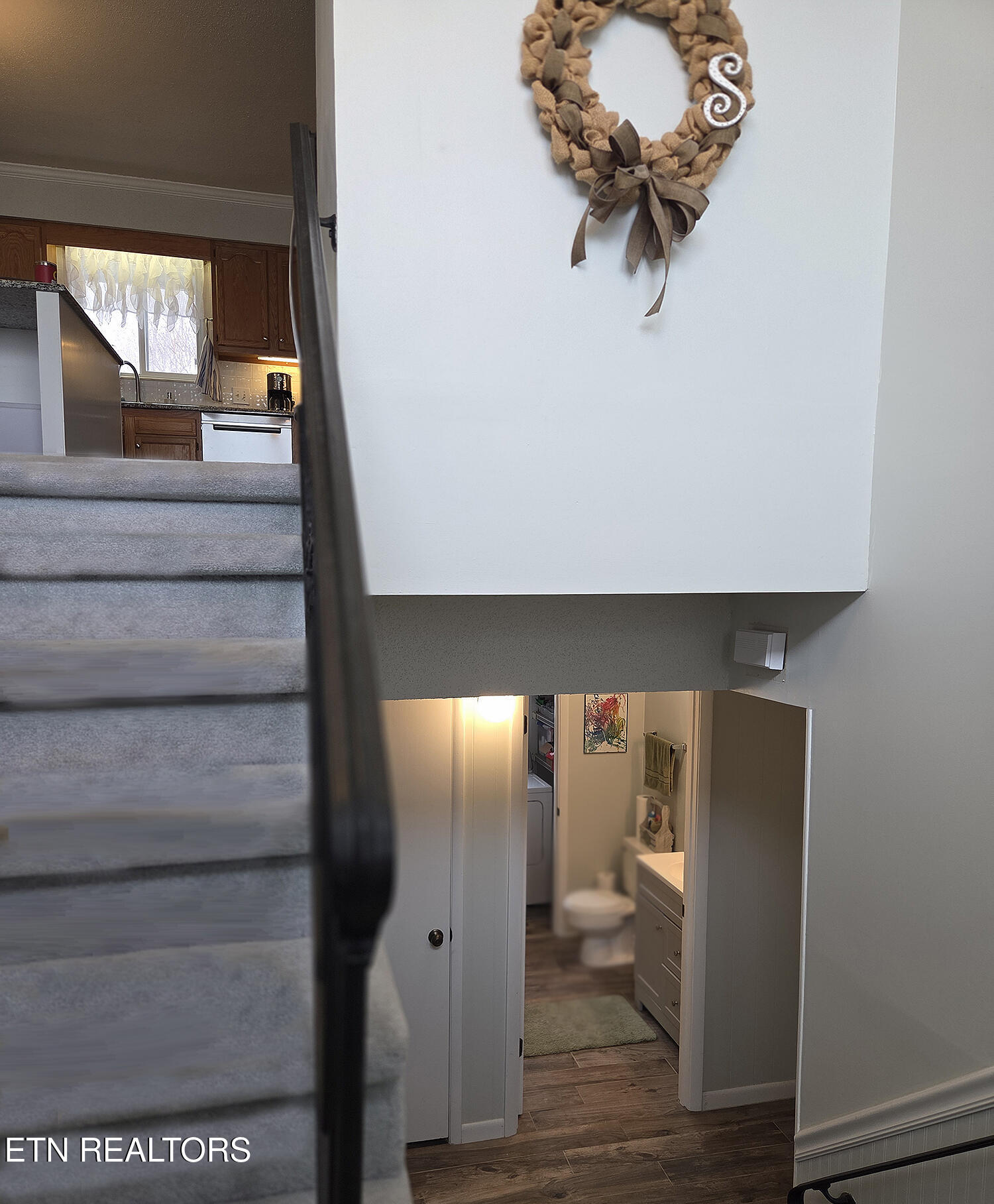 7315 Cornwall Road Knoxville, TN 37931 - Photo 10 of 32 foyer v