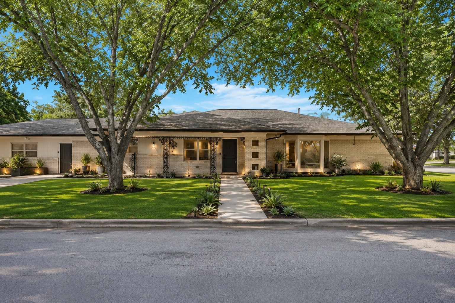 526 14th Street Hempstead, TX 77445 - Photo 1 of 25