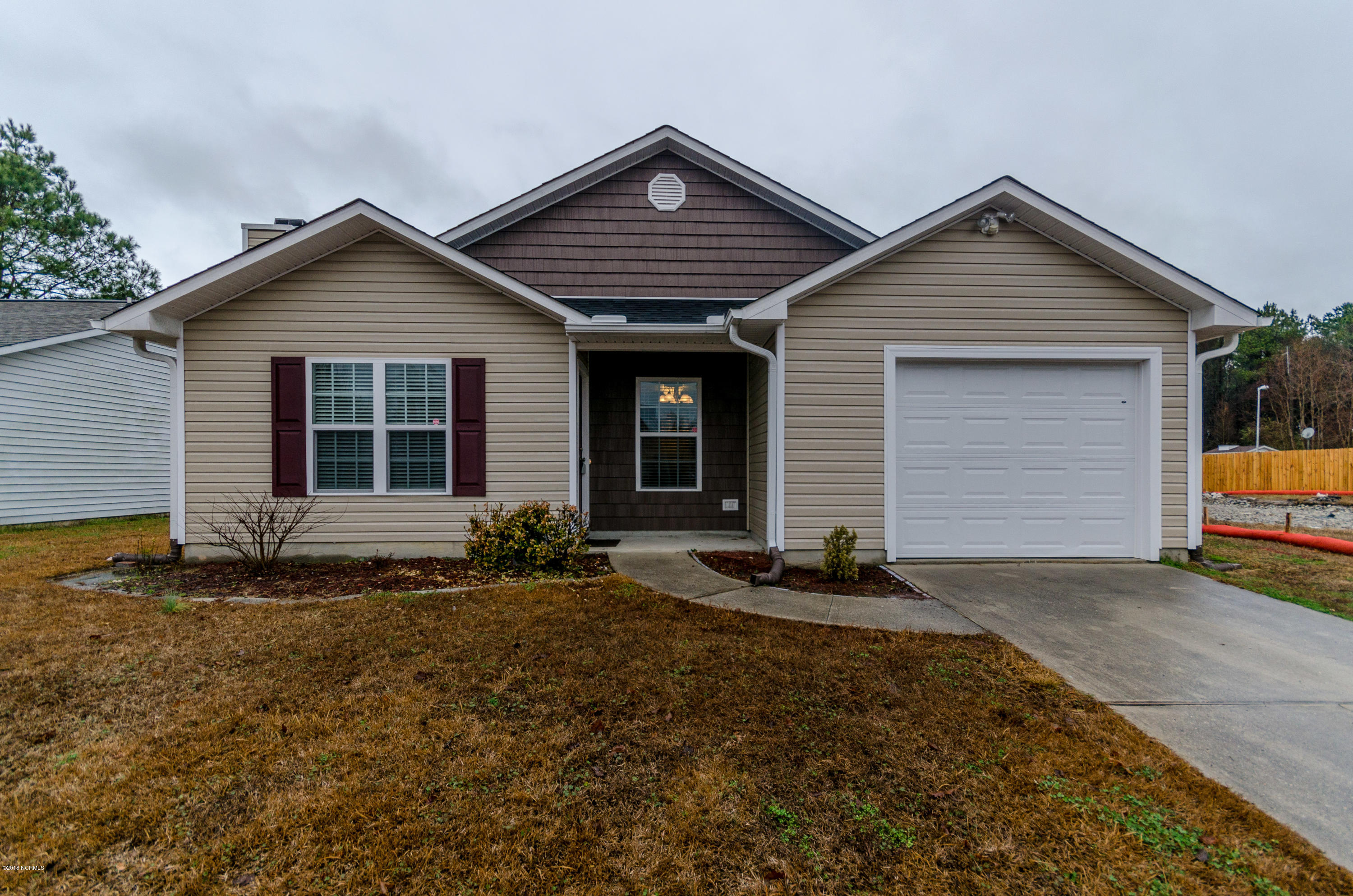 3035 Foxhorn Road Jacksonville, NC 28546 - Photo 3 of 29 DSC_0755
