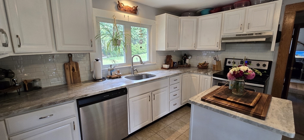 1632 North Brookfield Road Oakham, MA 01068 - Photo 2 of 24 Gallery Image 2