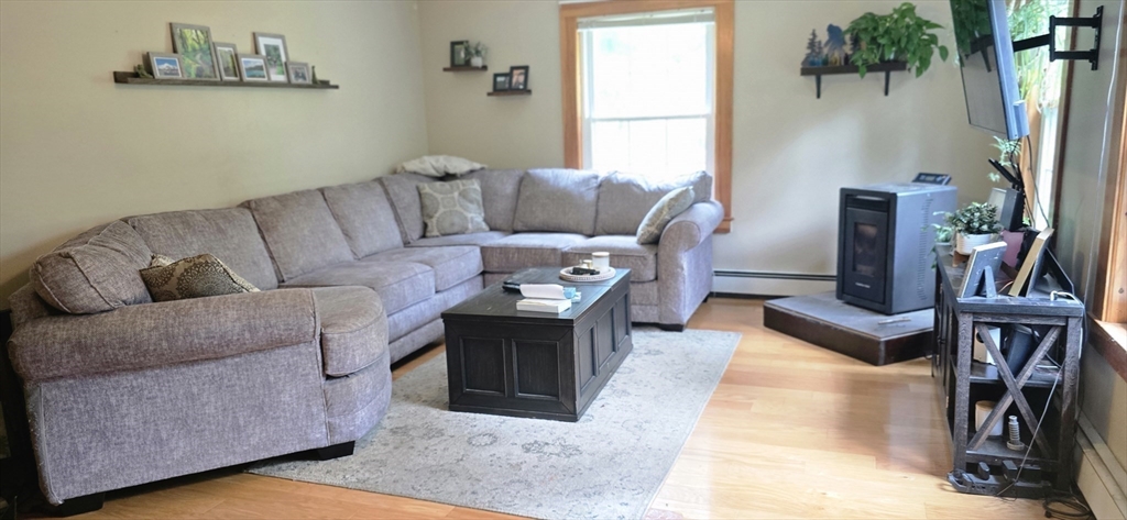 1632 North Brookfield Road Oakham, MA 01068 - Photo 5 of 24 Gallery Image 5