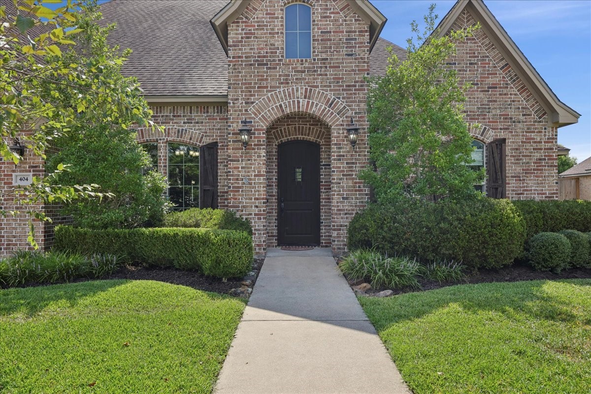 404 Birch View Drive Lumberton, TX 77657 - Photo 4 of 44 a front view of a house with garden