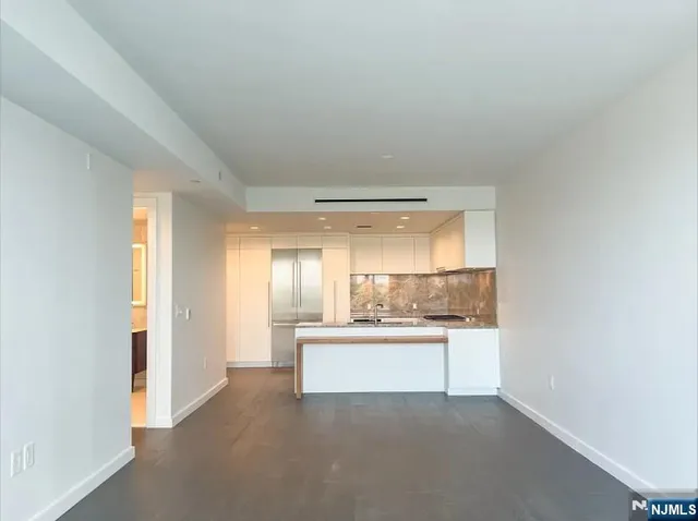 $5,050 | 320 Adolphus Avenue, Unit 706, Cliffside Park, NJ 07010