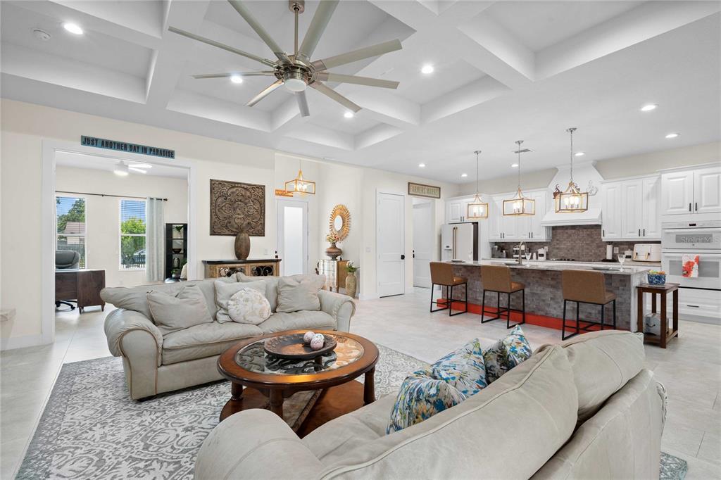 17601 Hanna Road Lutz, FL 33549 - Photo 4 of 33