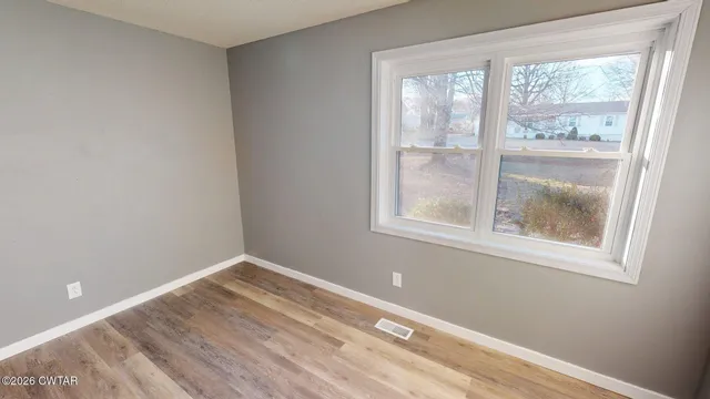 a view of empty room with window