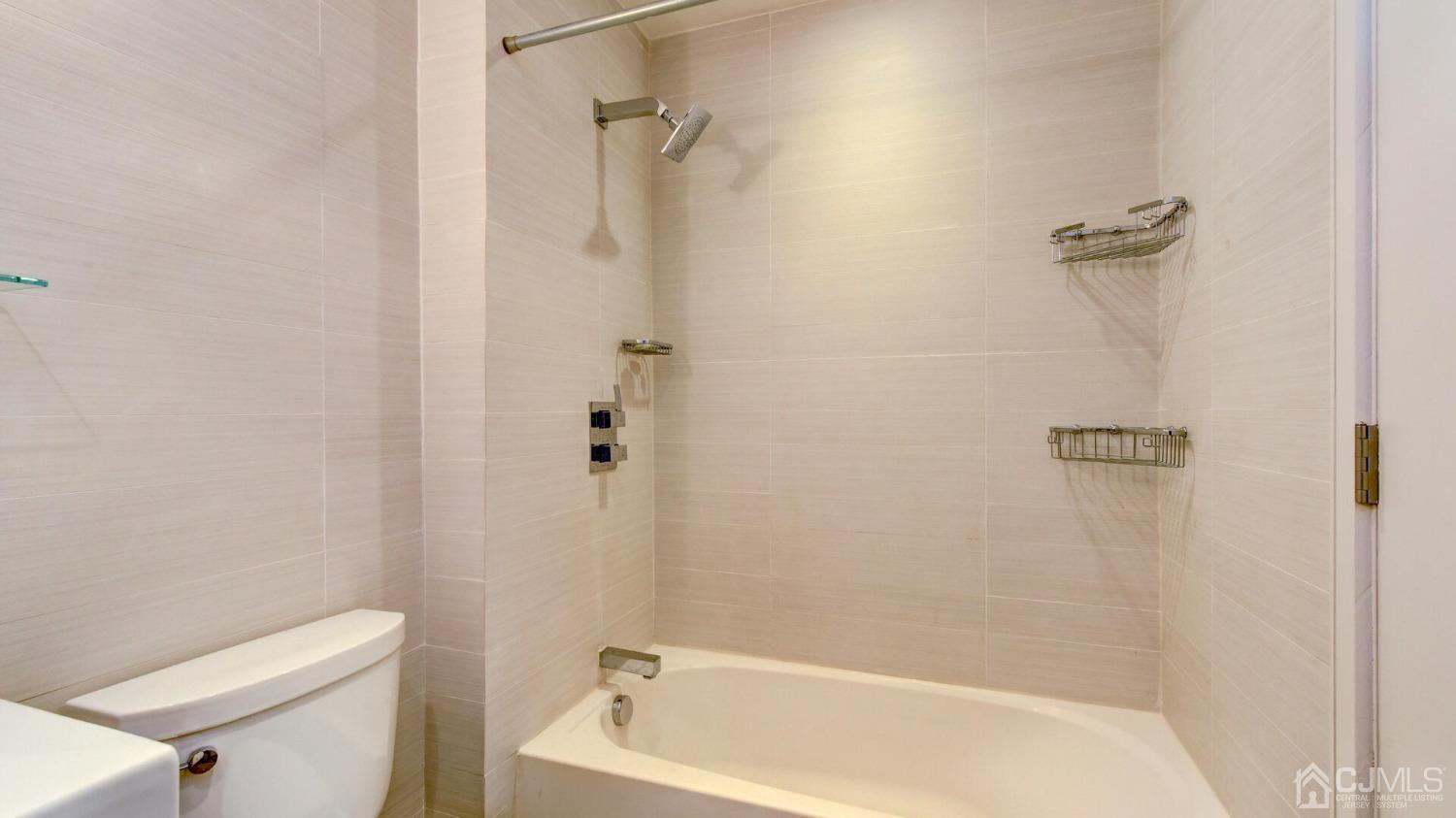 358 Rector Street, Unit 404 Perth Amboy, NJ 08861 - Photo 20 of 26 a bath room with a toilet