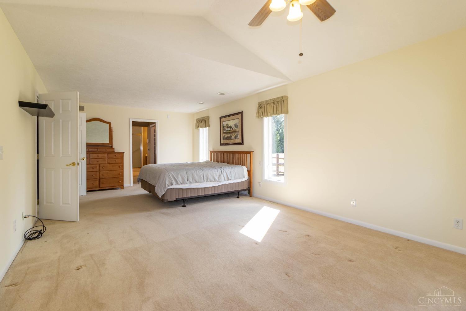5239 Hanley Road Cincinnati, OH 45247 - Photo 12 of 34
