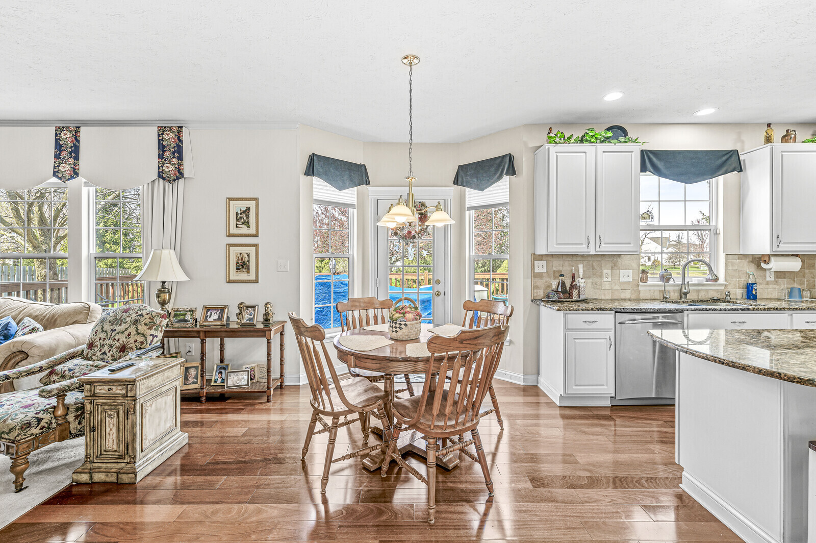 11472 Falling Water Way Fishers, IN 46037 - Photo 6 of 46 Gallery Image 6