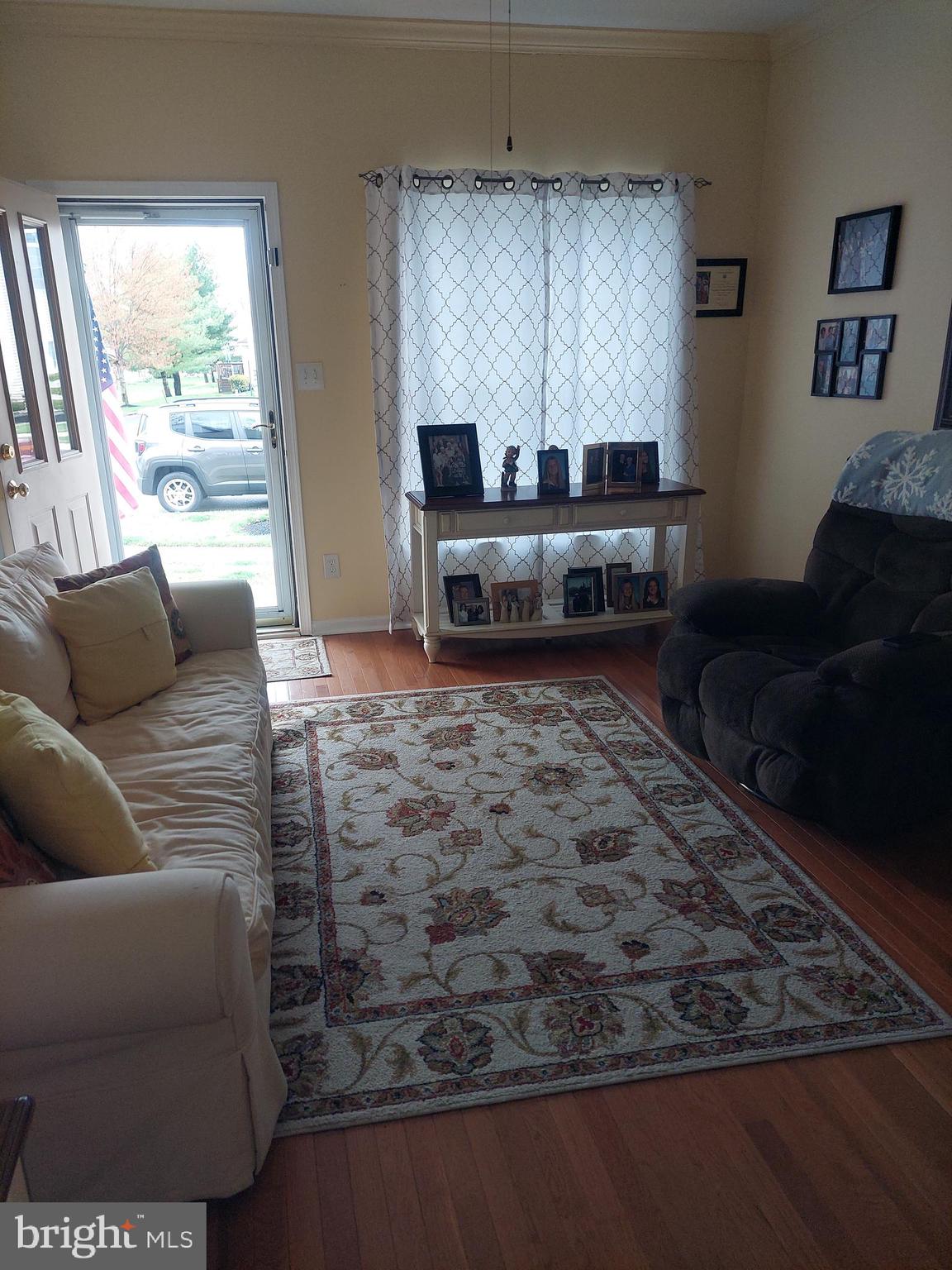 6 Charles Circle Delanco, NJ 08075 - Photo 2 of 21 Living Room / Entrance