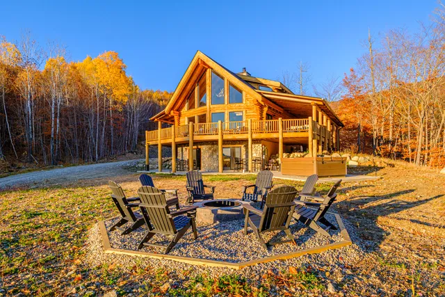 $2,100,000 | 366 Glades View Avenue, Newry, ME 04261
