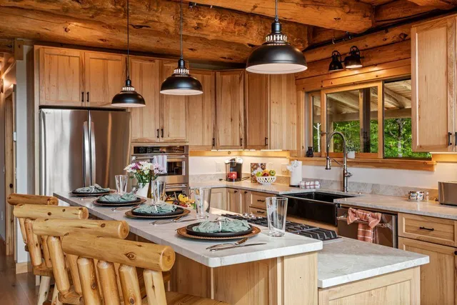 $1,899,000 | 366 Glades View Avenue, Newry, ME 04261