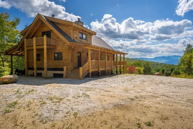 $1,899,000 | 366 Glades View Avenue, Newry, ME 04261