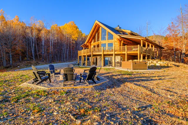 $2,100,000 | 366 Glades View Avenue, Newry, ME 04261