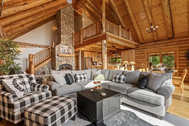 $1,899,000 | 366 Glades View Avenue, Newry, ME 04261