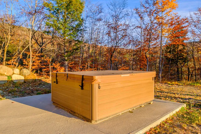 $1,899,000 | 366 Glades View Avenue, Newry, ME 04261