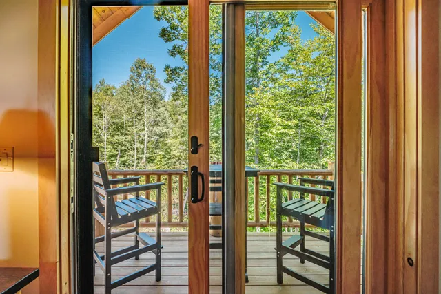 $2,100,000 | 366 Glades View Avenue, Newry, ME 04261