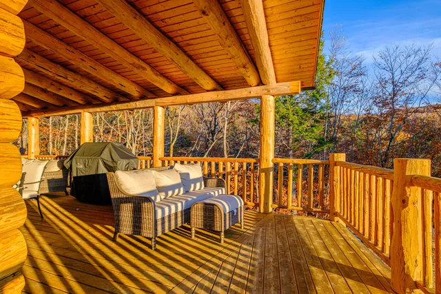 $1,899,000 | 366 Glades View Avenue, Newry, ME 04261