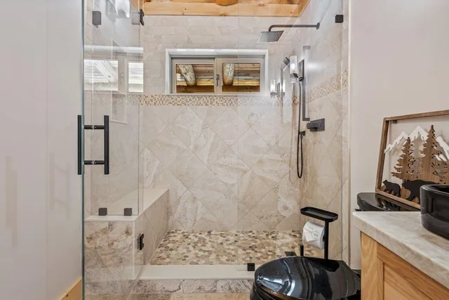 $1,899,000 | 366 Glades View Avenue, Newry, ME 04261