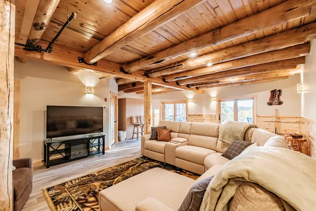 $2,100,000 | 366 Glades View Avenue, Newry, ME 04261