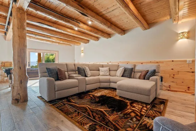 $1,899,000 | 366 Glades View Avenue, Newry, ME 04261