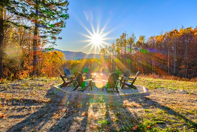 $2,100,000 | 366 Glades View Avenue, Newry, ME 04261