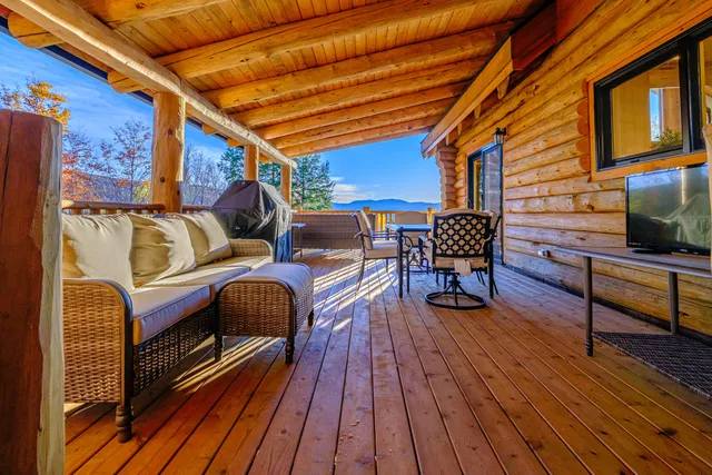 $2,100,000 | 366 Glades View Avenue, Newry, ME 04261