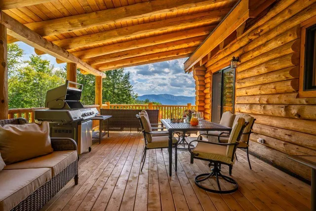 $1,899,000 | 366 Glades View Avenue, Newry, ME 04261