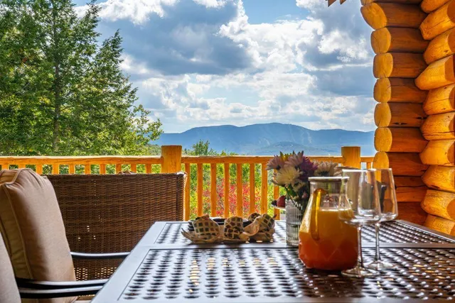 $1,899,000 | 366 Glades View Avenue, Newry, ME 04261