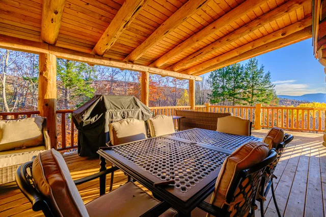 $2,100,000 | 366 Glades View Avenue, Newry, ME 04261