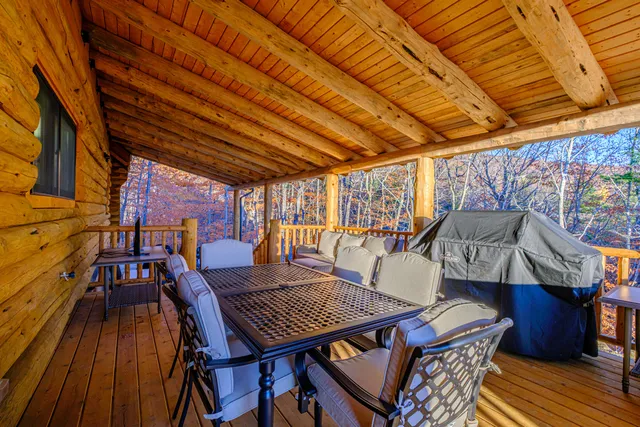 $2,100,000 | 366 Glades View Avenue, Newry, ME 04261