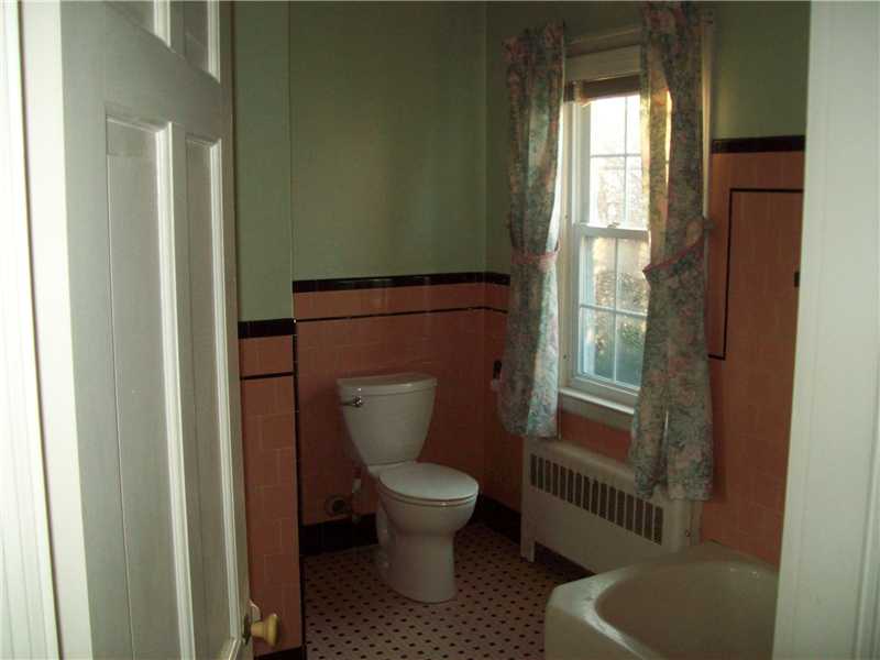 91 Belmont Road Cranston, RI 02910 - Photo 4 of 9 Bathroom.